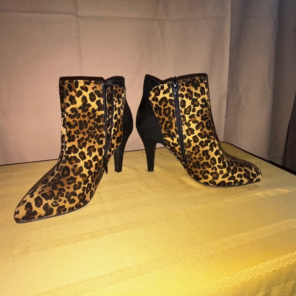 Bellini size 9 wide leopard print booties with heel and zipper - Picture 1 of 6